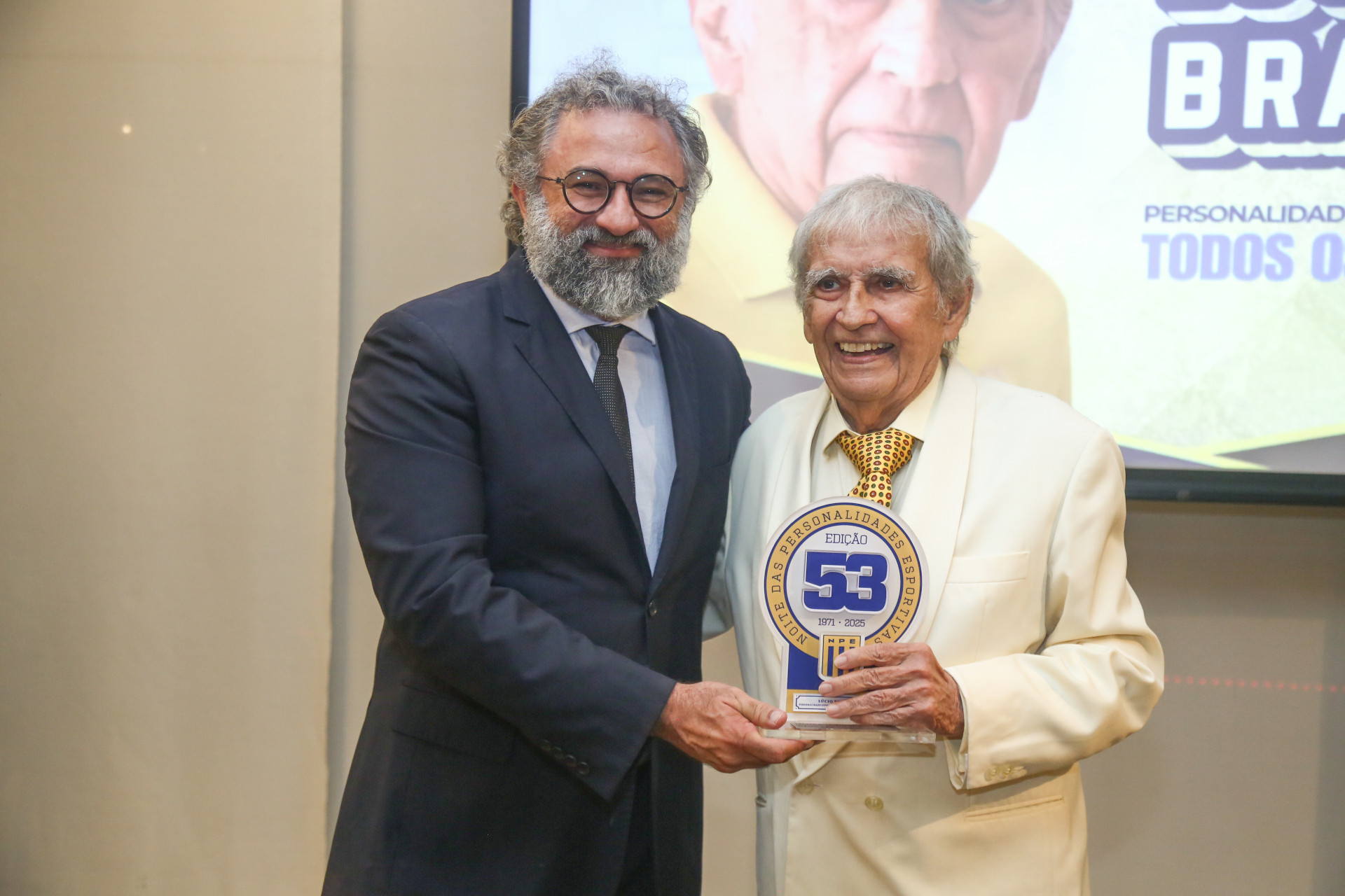 Joc&eacute;lio Leal e L&uacute;cio Brasileiro na Noite das Personalidades 2025 (Foto: Jo&atilde;o Filho Tavares)