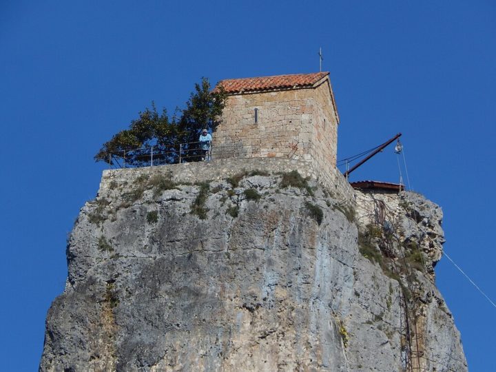 A história por trás do santuário ortodoxo é envolta em mistério. Ele foi identificado por pesquisadores apenas em 1944 e passou a ser objeto de estudo mais detalhado somente a partir de 1999.