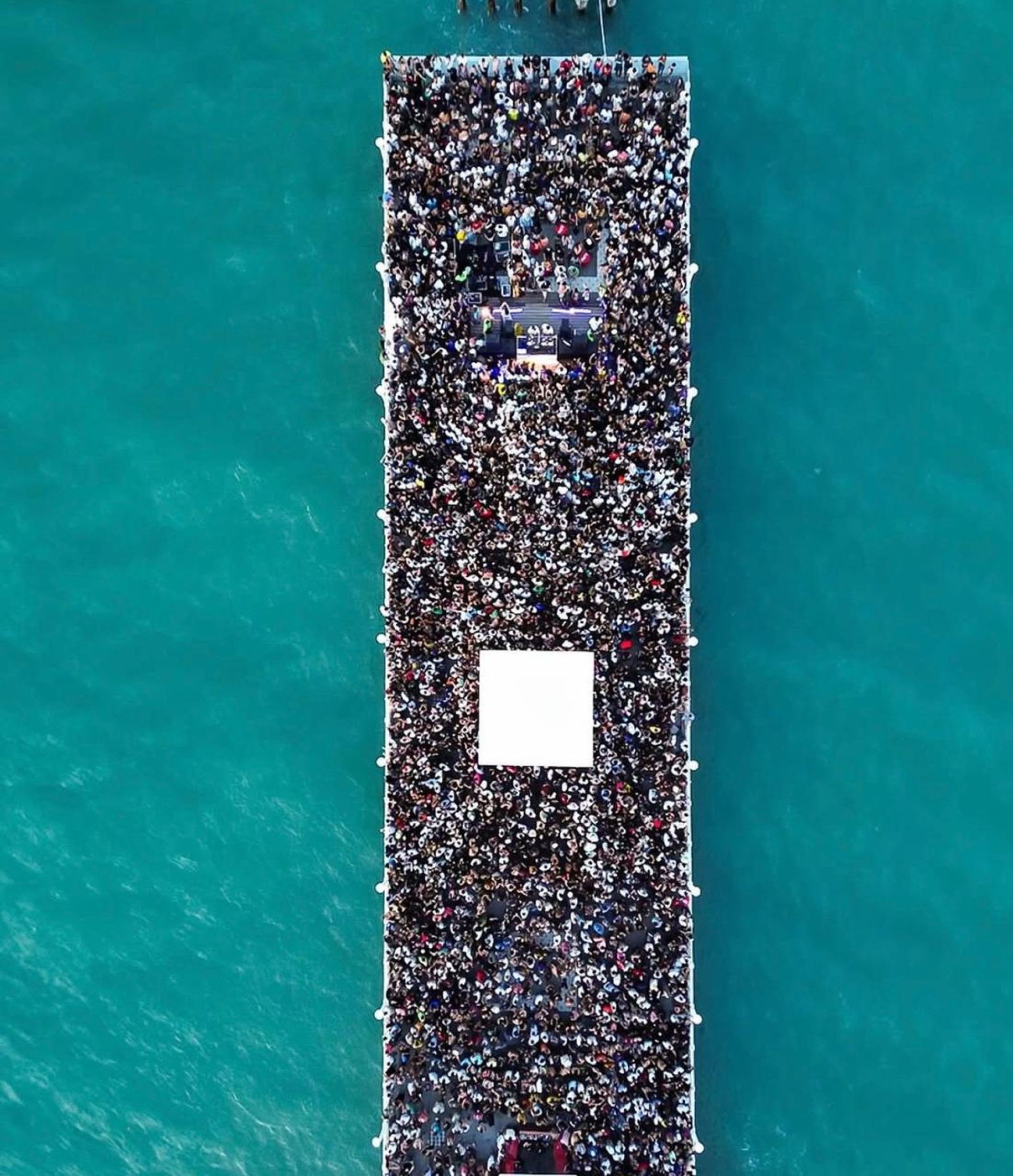 WAVSunset aconteceu no domingo, 7 (Foto: INSTAGRAM WAV.EVENTOS)