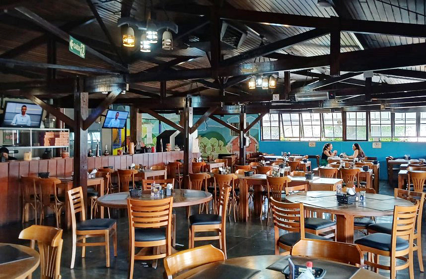 Uma tendência em crescimento é a adaptação das chácaras para novos usos, como a agricultura orgânica em pequena escala ou atividades de turismo rural. A saber, pousadas, restaurantes rurais ou espaços de vivência com a natureza, que atraem visitantes em busca de experiências sustentáveis e autênticas. 
