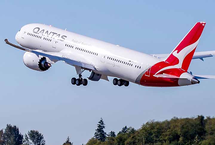 Esse tipo de iniciativa acompanha a expansão global das chamadas rotas ultralongas. A Qantas, por exemplo, pretende implementar, a partir de 2026, voos de cerca de 20 horas que conectarão Londres a Sydney. 