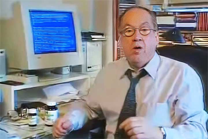 Em 1983, o jornalista Paulo Francis fez críticas a Caetano Veloso em uma crônica no jornal “Folha de S.Paulo”. E elas receberam uma resposta do compositor baiano em forma de canção.
