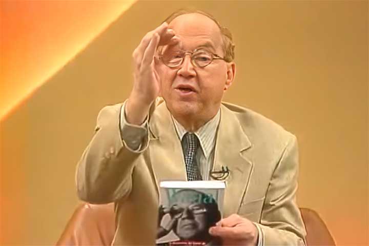 Sua atuação como crítico de teatro, especialmente no “Diário Carioca” entre 1957 e 1963, buscou renovar a abordagem crítica. Essa postura o destacou no meio jornalístico e consolidou sua importância no debate teatral brasileiro. 
