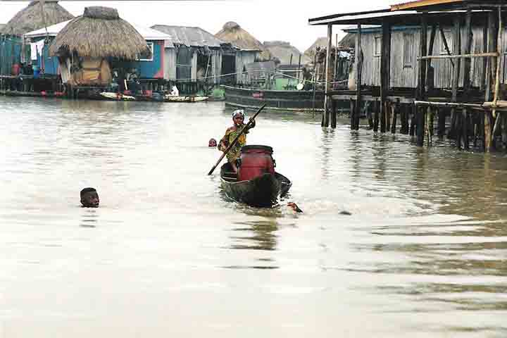 A medida é apresentada como um gesto de reconciliação e reparação histórica pelo tráfico de escravizados, além de ser uma estratégia para atrair turistas, talentos e investimentos.