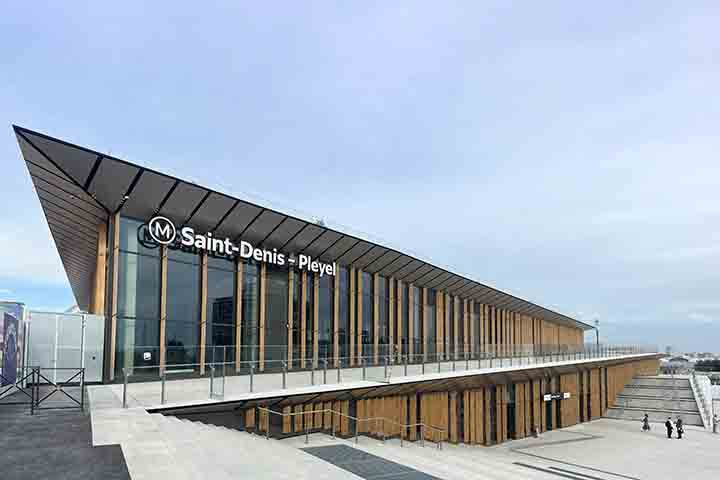 4º) Estação Saint-Denis – Pleyel, em Saint-Denis (França): A estação foi construída na junção de três municípios com o objetivo de criar coesão urbana em uma área historicamente dividida.
