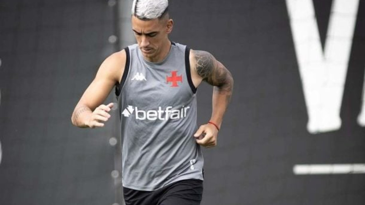 Fernando Diniz define equipe titular para o clássico no Maracanã; lateral uruguaio ganha a disputa e assume a vaga na esquerda