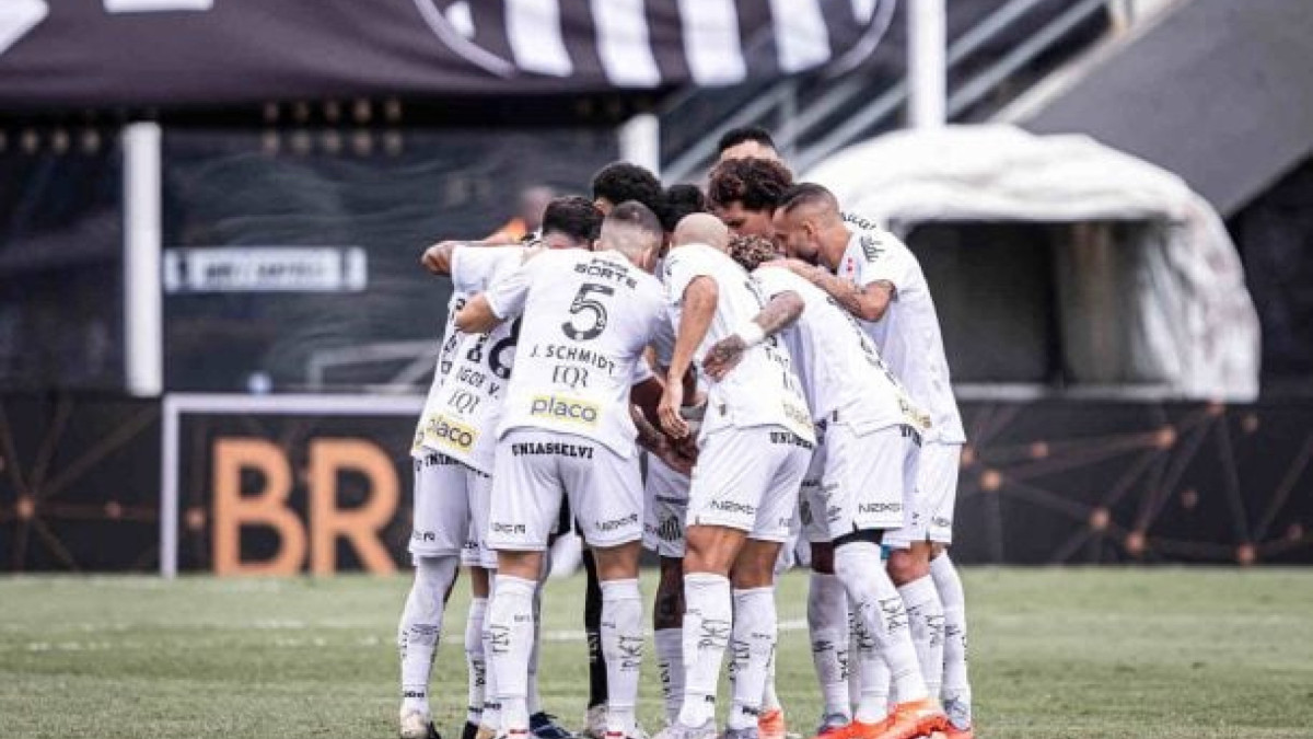 Peixe voltará inicialmente de forma remota e tenta acelerar mudanças para 2026. Renovação de Neymar é prioridade