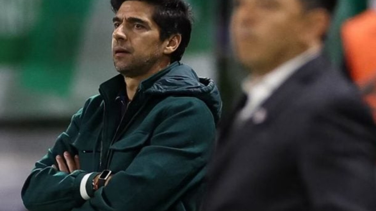 Treinador faz balanço de 2025, admite erros em momentos cruciais e vê espinha dorsal mantida para a próxima temporada