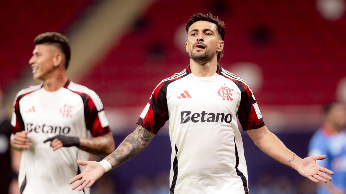 Arrascaeta foi o autor dos dois gols do Flamengo na vitória sobre o Cruz Azul-MEX pela Copa Intercontinental da Fifa