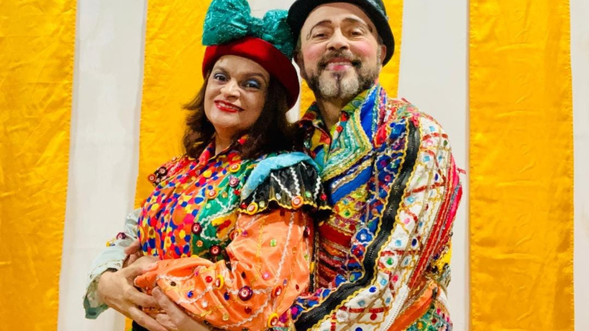 Carri Costa e Solange Teixeira estrelam comédia crítica sobre artistas seduzidos pelas redes sociais