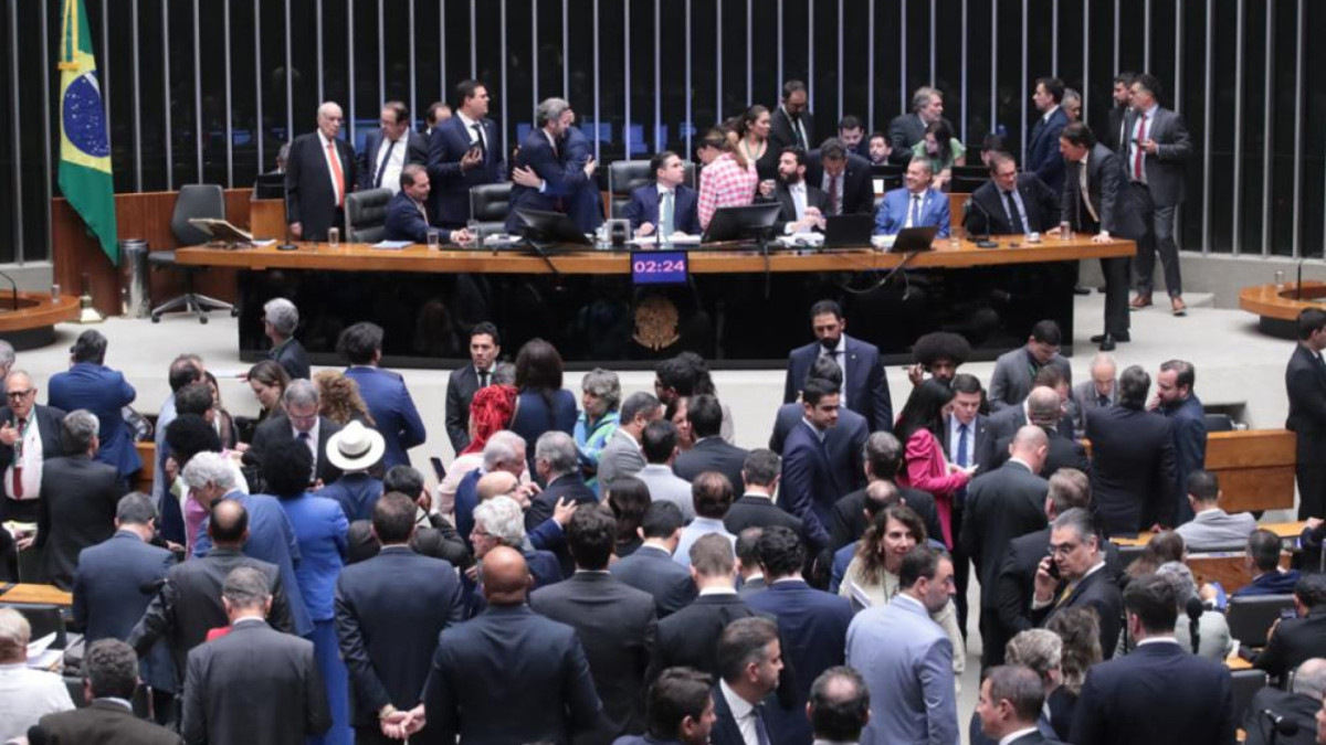 11 deputados cearenses votaram contra o PL da Dosimetria