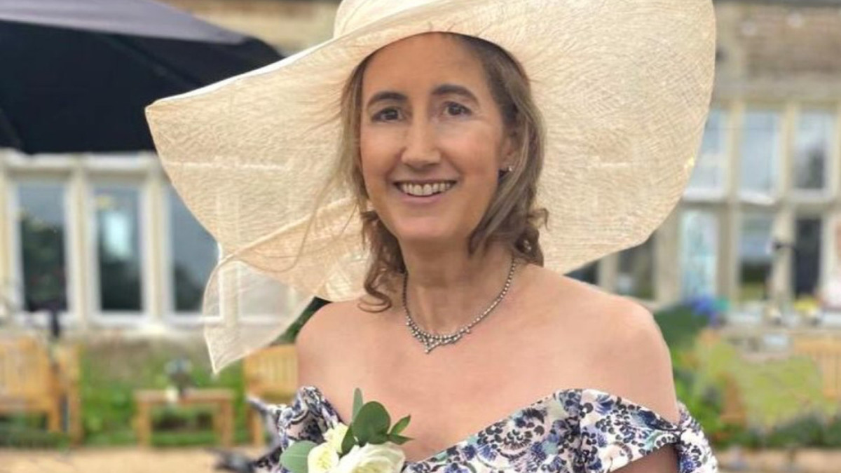 Sophie Kinsella convivia com câncer no cérebro e sua morte foi confirmada pelos familiares nas redes sociais
