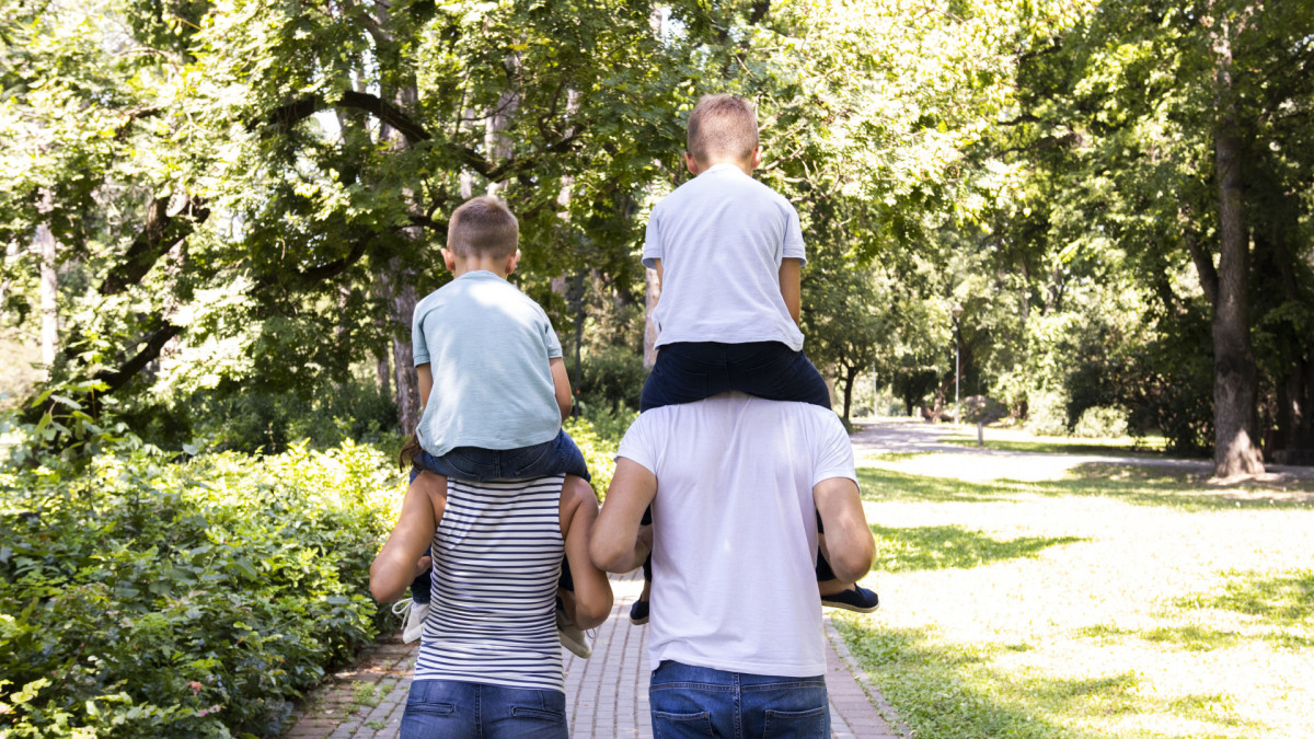 Legislação que prioriza guarda compartilhada em casos de divórcio passou a valer em 2014. Dez anos depois, dados refletem mudanças