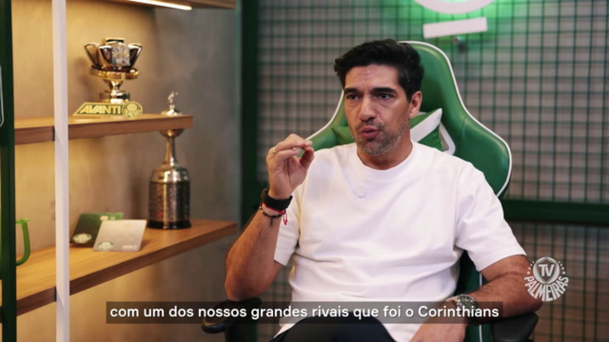 Abel Ferreira revela momento em que prometeu à Leila seguir no Palmeiras