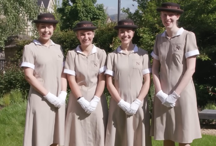 Elas também são proibidas de expressar comportamentos que comprometam a imagem da escola e devem manter sigilo absoluto sobre os empregadores.