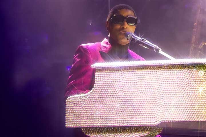 Ele permaneceu no Deele até 1988, período em que também lançou seu primeiro álbum solo, “Lovers” (1986). 
