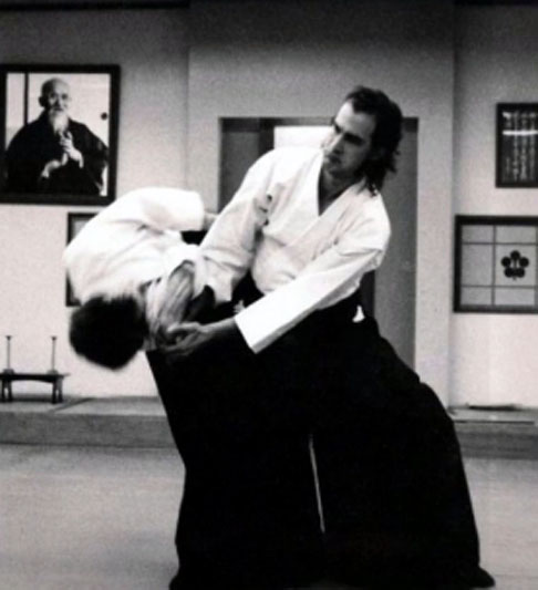 Ele é conhecido por ser faixa preta 7º Dan em Aikido, arte que estudou extensivamente no Japão, tornando-se o primeiro ocidental a abrir uma academia de artes marciais no país. 