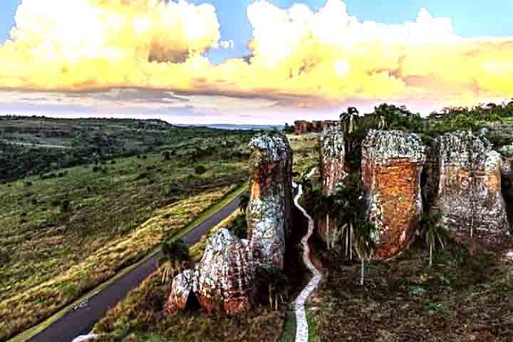 O Parque Estadual de Vila Velha, localizado em Ponta Grossa, no Paraná, se tornou um destino popular para a prática do ecoturismo no Brasil. Conheça!