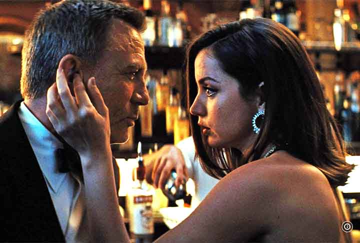 Cada vez mais conhecida e elogiada pela crítica, Ana teve uma breve aparição em 007 - Sem Tempo para Morrer, último filme de Daniel Craig como James Bond, dirigido por Cary Joji Fukunaga.