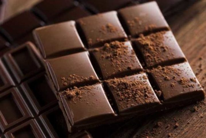 Cultivar cacau é diferente de fazer chocolate: Os países que mais processam cacau são os Países Baixos, Estados Unidos, Alemanha, Bélgica e Suíça. Eles têm um papel crucial, pois são os responsáveis por transformar o fruto em chocolate.