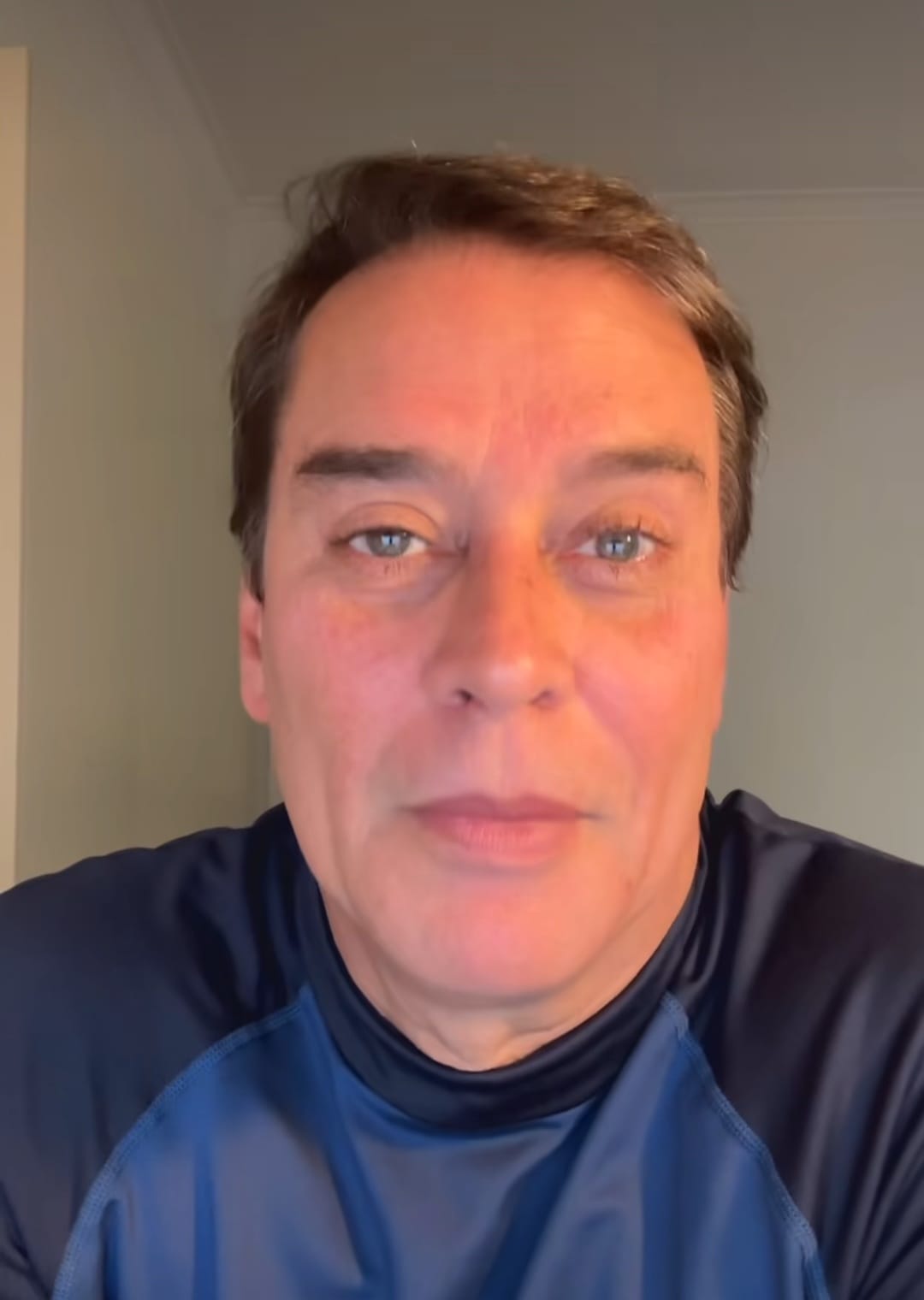 “Meu filho fez 22 anos, está grande e maduro, e a ideia é justamente quebrar um tabu e incentivar mais gente a adotar, sem se importar com a condição da criança. A maioria busca o bebê perfeito, coisa que não existe. A mãe do meu filho era soropositiva e assim ele nasceu, embora nunca tenha desenvolvido a doença. A gestação foi toda bem acompanhada e não houve amamentação”, contou o ator.
