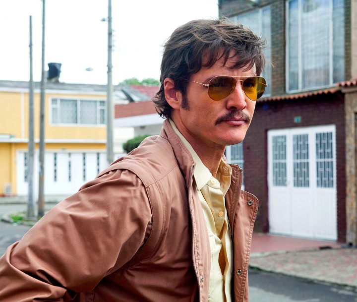 Outro papel marcante veio em Narcos (2015-2017), série da Netflix, na qual deu vida ao agente da DEA Javier Peña, que ajudou a combater o tráfico de drogas na Colômbia durante a era de Pablo Escobar.