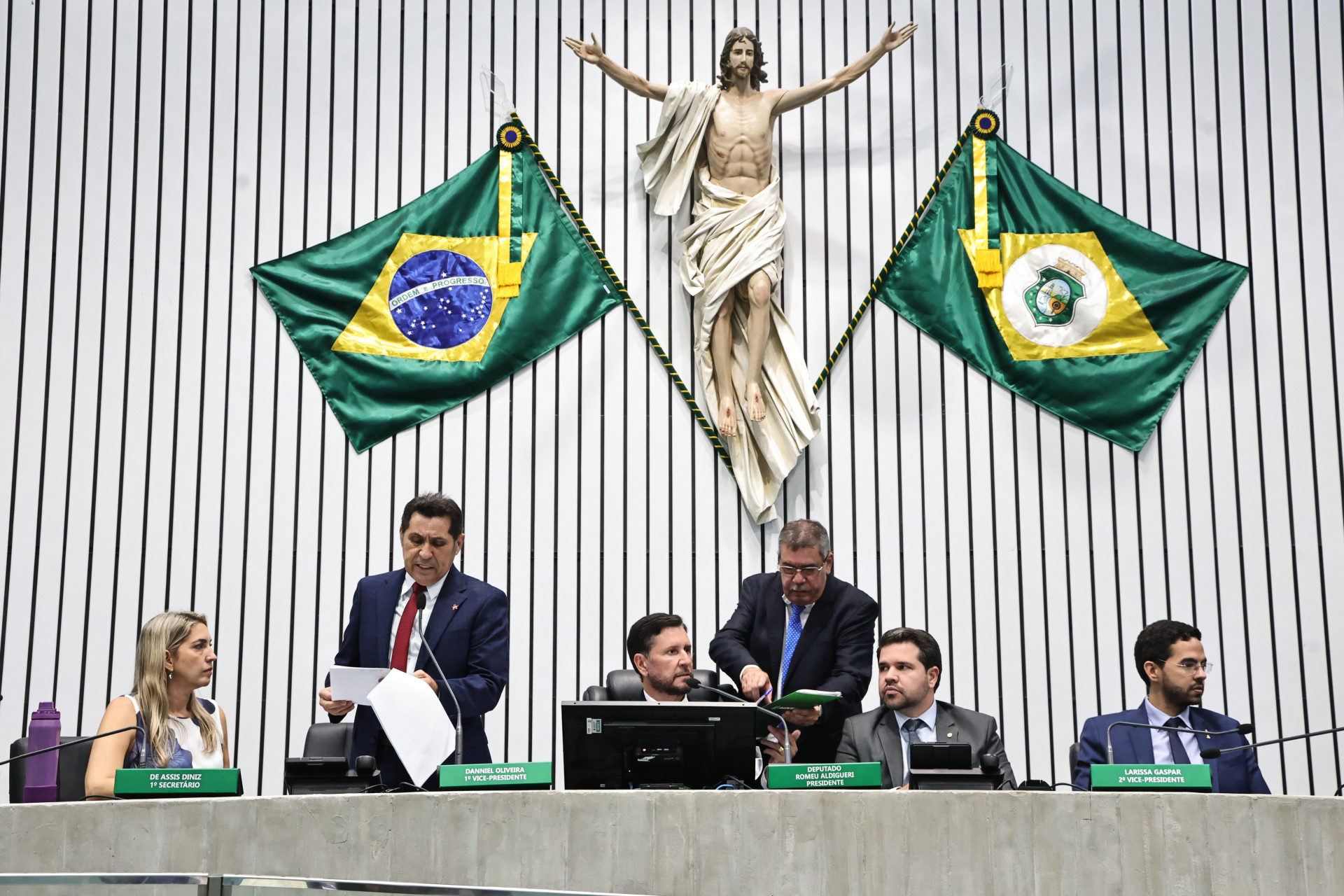 ￼PLENÁRIO da Assembleia aprovou 14 projetos oriundos do Executivo (Foto: Máximo Moura/Alece)