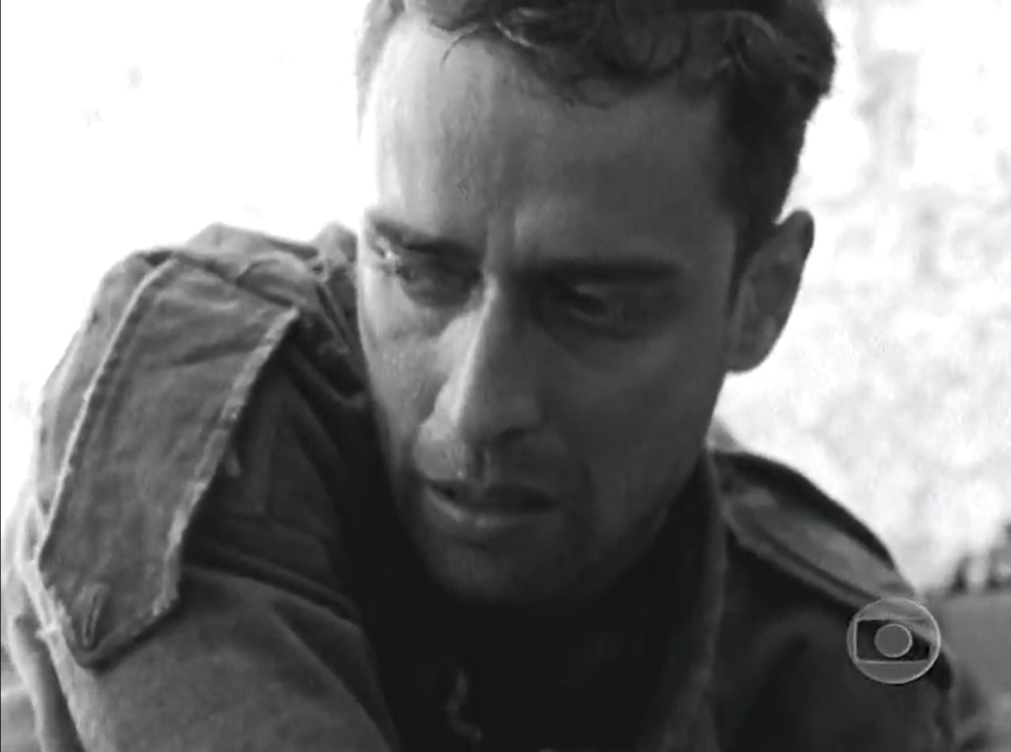 Estudou teatro na Casa das Artes de Laranjeiras e participou da Oficina de Atores da Globo em 1994, onde deixou um currículo e foi selecionado. Em 1996, estreou como o personagem Bruno Berdinazzi na primeira fase da novela “O Rei do Gado”.
