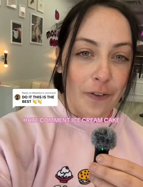 Cada comentário de ódio que ela deixa impulsiona meu conteúdo ainda mais. Mais visualizações, mais vendas, mais exposição. Ela está literalmente financiando essa série de bolos de ódio, comentou.