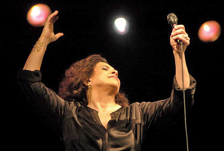 Foi na voz e na interpretação de Gal que clássicos eternos da MPB alcançaram sucesso. Entre eles, o próprio Baby. Nos anos 60 e 70, Gal dedicou-se a vários estilos. Foi assim que ela realçou o balanço de Jorge Ben, com Que pena (Ela já não gosta mais de mim). 