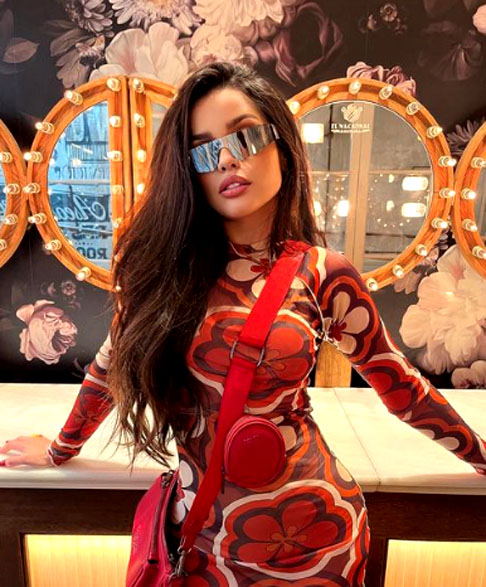 Juliette colaborou com artistas renomados, como Alok e Luis Fonsi na faixa Un Ratito. Também lançou músicas com Marina Sena e Israel e Rodolffo. Essas parcerias ampliaram seu alcance no cenário musical.