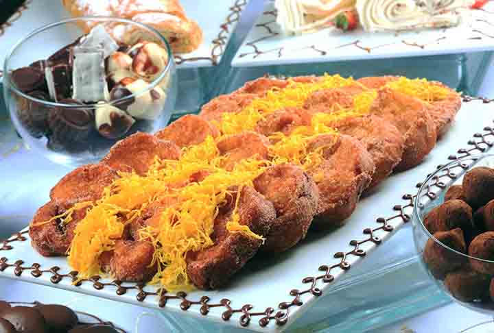 A rabanada era, no início do século XX, muito comum nas tabernas de Madrid, capital da Espanha, e era servida com jarros de vinho
 (razos). 