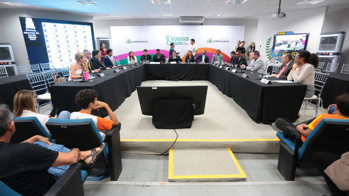 Sessão plenária foi realizada em escola da Messejana