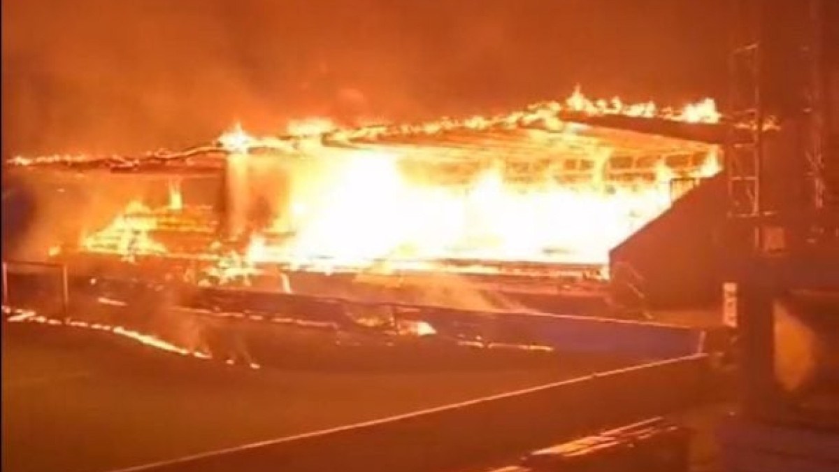 Grupo de adolescentes ateou fogo no Tehtaan Kenttä, do FC Haka, tradicional clube da Finlândia que desceu de divisão nesta temporada