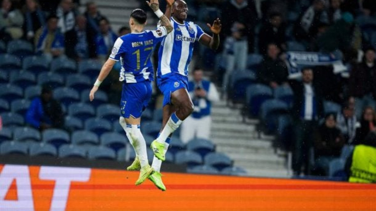 Samu Aghehowa marca duas vezes para os portugueses, que ficam perto da classificação direta para as oitavas de final do torneio