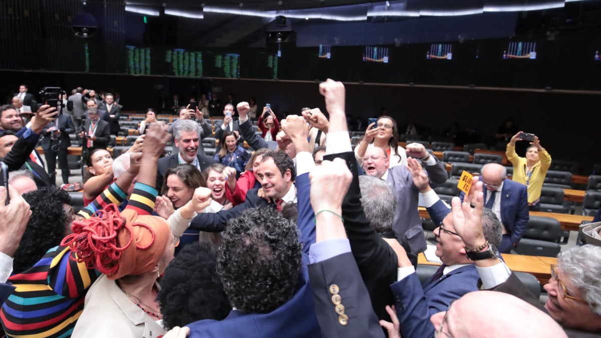 O deputado Glauber Braga não foi cassado, mas está suspenso por 6 meses