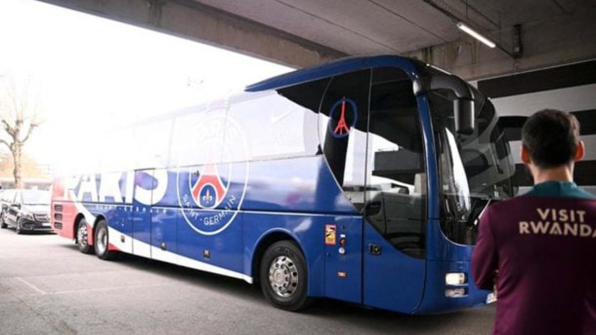 Não há registros de jogadores ou membros da comissão técnica da equipe francesa com ferimentos. Dois jovens apontados como suspeitos são presos