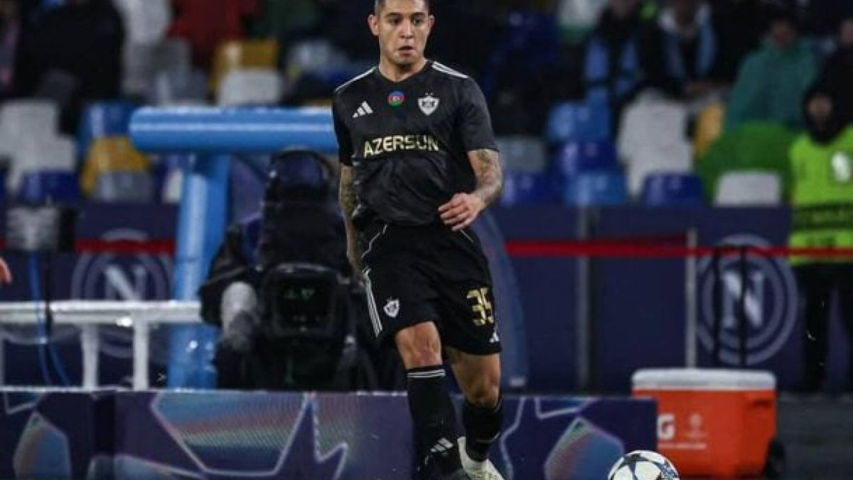 Pedro Bicalho tem 24 anos e defende o Qarabag. Primeira proposta foi recusada, mas Glorioso promete nova investida