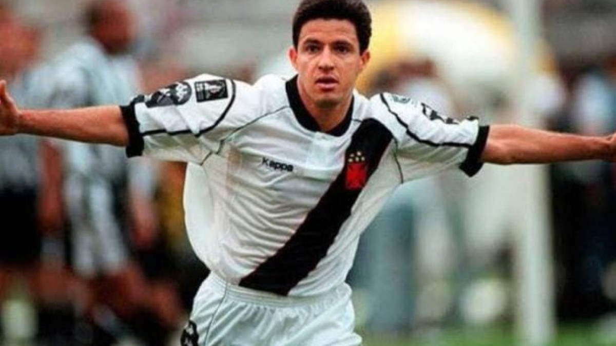 Ex-jogador esteve em campo na classificação vascaína há 19 anos e destaca equilíbrio no clássico que será decidido nos detalhes