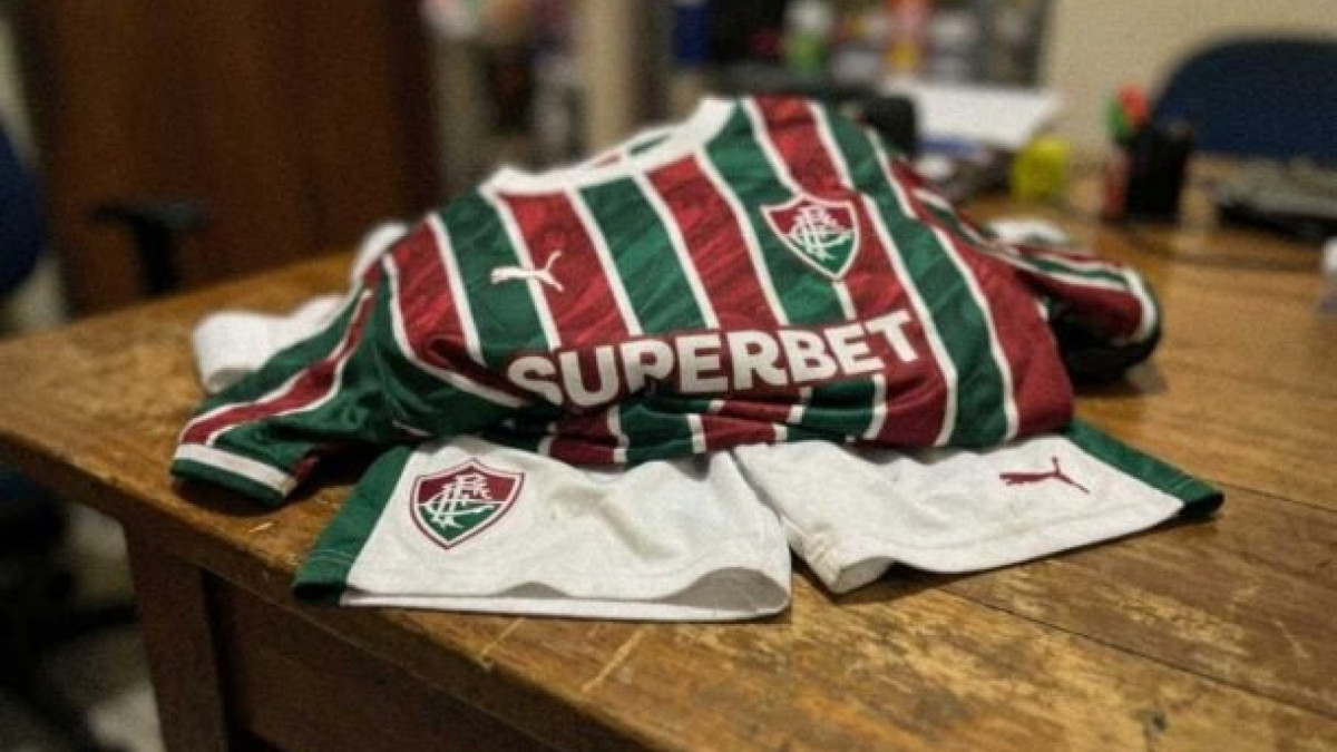 Camisas serão lançadas em janeiro. Esta será a primeira linha em parceria com a Puma