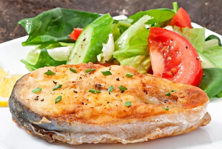 Conhecido como Gigante Amazônico ou Bacalhau da Amazônia, o pirarucu é protagonista de pratos tradicionais, como o filé de pirarucu. 