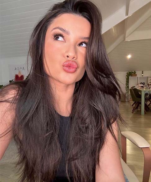 Juliette anunciou uma pausa na carreira musical para se dedicar ao lançamento de sua própria marca de maquiagem. Em participação no podcast Bonita de Pele, ela explicou que passou a enxergar a música como obrigação e não mais como fonte de alegria, o que motivou a decisão.