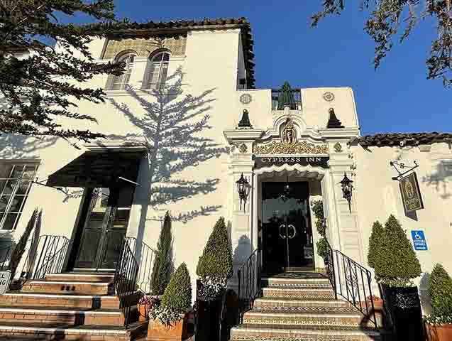 O estilo de vida em Carmel combina simplicidade e sofisticação. Morar ali significa ter o mar como vizinho e viver em um ambiente onde o tempo parece correr em outro ritmo. 
