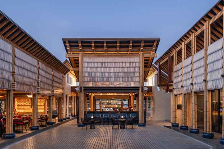 Another Smith (Tha Sai Luat, Tailândia) – Combina simplicidade arquitetônica com elementos culturais tailandeses em um ambiente descontraído. É um ótimo lugar para experimentar pratos tradicionais da Tailândia.