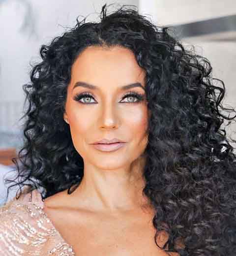 Em 1993, participou da abertura da segunda versão da novela “Mulheres de Areia” e integrou o elenco de “Confissões de Adolescente”, na TV Cultura.
