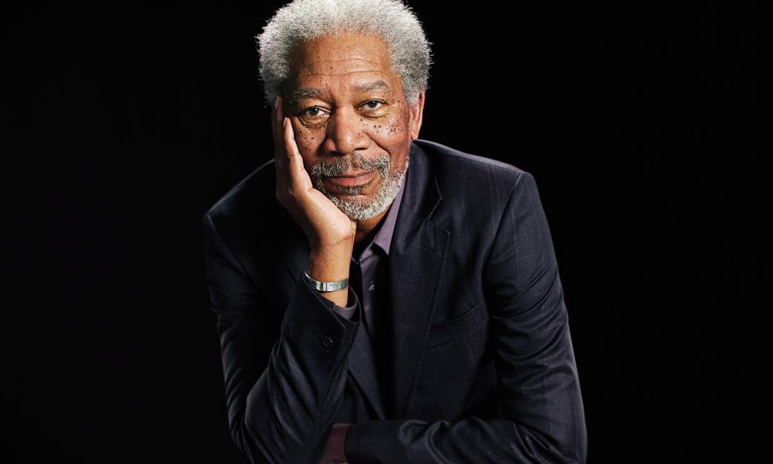 Morgan Freeman – criou um santuário dedicado às abelhas em seu rancho no Mississippi, nos Estados Unidos. Desde 2014, estuda esses insetos e transformou mais de um milhão de metros quadrados de sua propriedade em um habitat protegido. Plantou magnólias e alfazemas, importou 26 colmeias do Arkansas e presta cuidados diretos às colmeias.
