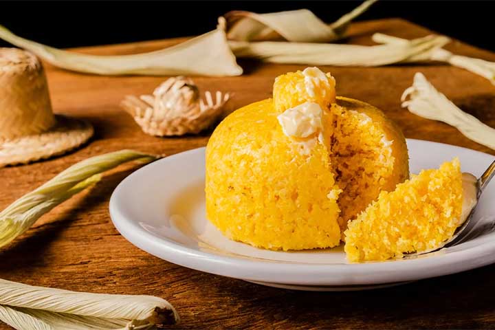 Antes de entender as diferenças entre os produtos, é preciso destacar que a utilização de ambos vai muto além do pão no fim da tarde ou pela manhã. Eles também aparecerem com ingrediente essencial na construção de um bolo, tortas, massas, risotos, refogados e molhos.