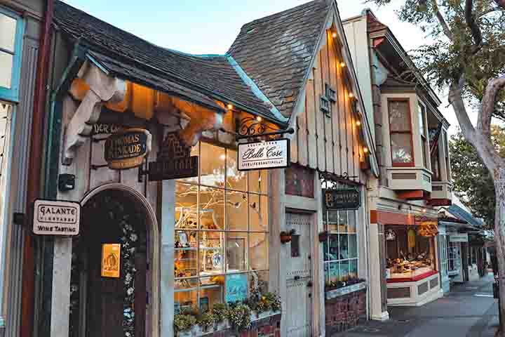 A cidade é especialmente atraente para famílias, profissionais autônomos e aposentados que valorizam segurança, cultura e bem-estar. 
