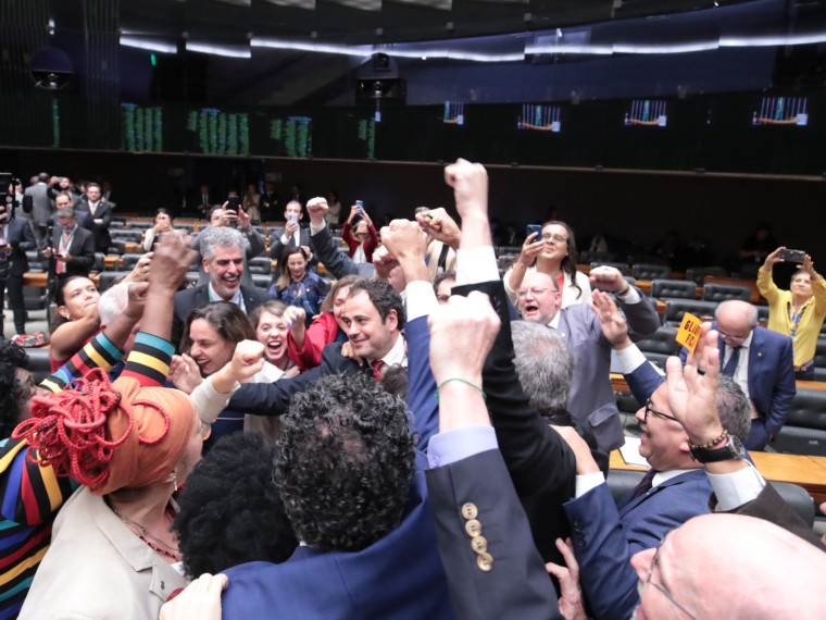 O deputado Glauber Braga não foi cassado, mas está suspenso por 6 meses