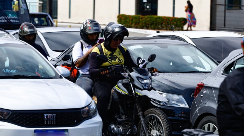 Motociclistas por aplicativo passam a ser regulamentados em Fortaleza 